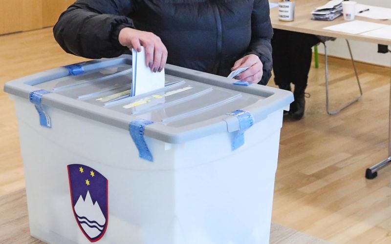 938136_f007_referendum_izola02t.jpg