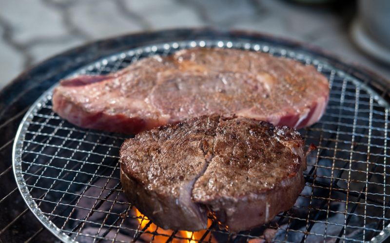 Kako poskrbeti, da bo meso z žara vedno ravno prav pečeno in sočno