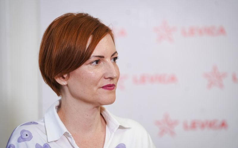 Ministrica za kulturo Asta Vrečko