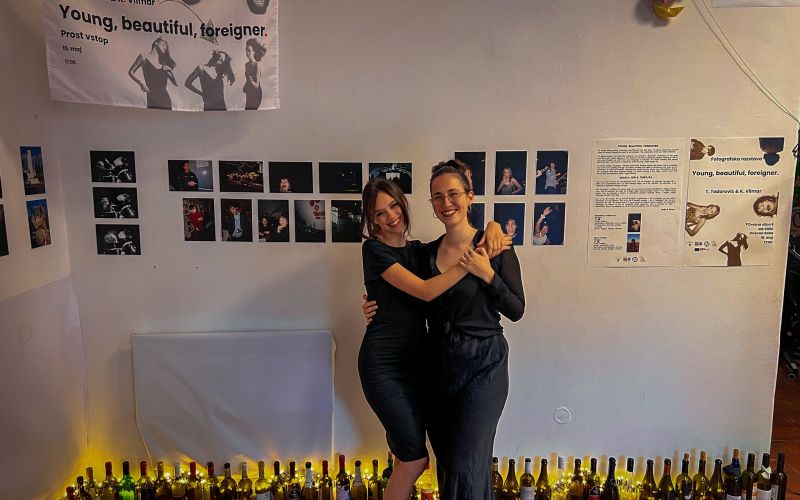 drustvo-kreativne-mladine, klara-vilmar, teodora-todorovic, razstava, young-beautiful-foreigner