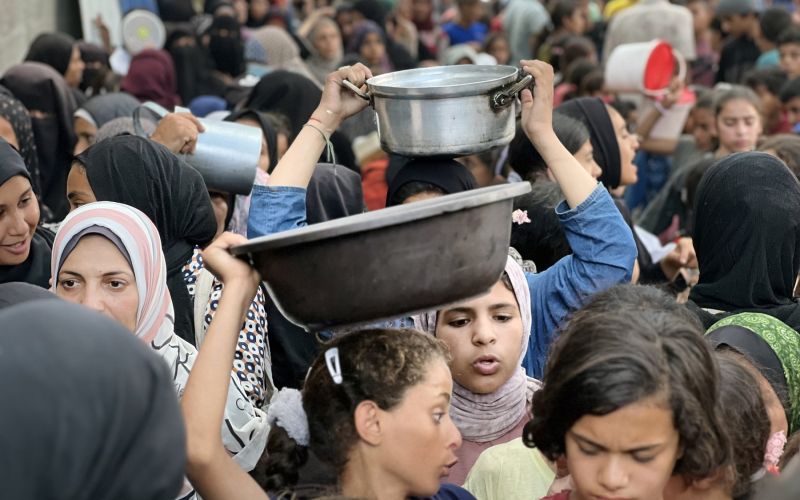 gaza ljudje pomoc.jpg