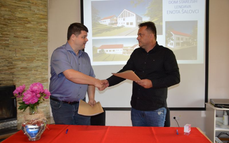 dom-starejsih-lendava, enota-salovci, zidarstvo-maucec, obcina-salovci, podpis-pogodb