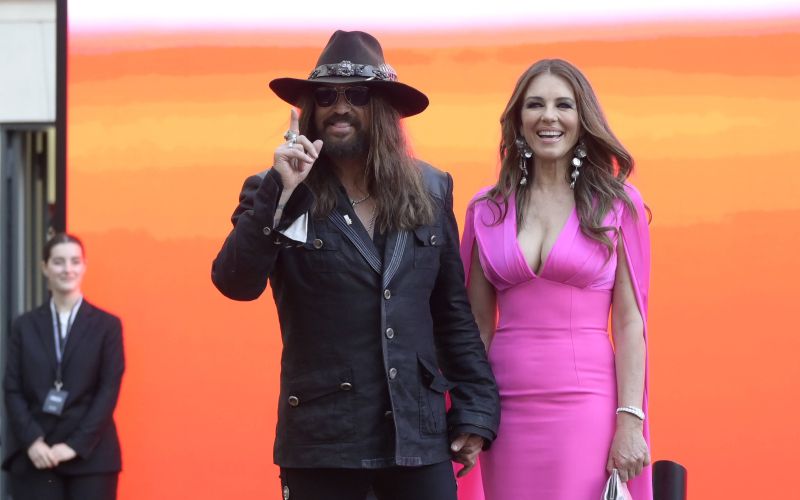 Billy Ray Cyrus, Elizabeth Hurley (2).jpg