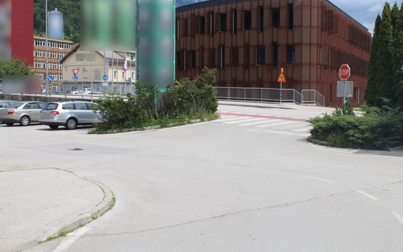 peška, avto, jesenice.jpg