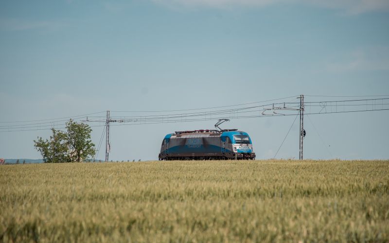 simbolična, vlak, lokomotiva, slovenske-železnice, železniški-promet