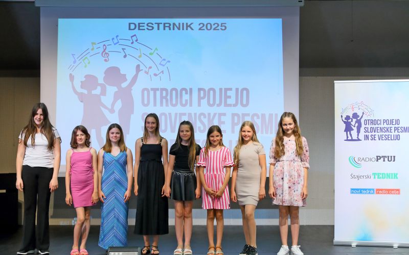 cg_otroci_pojejo_destrnik_9.jpg
