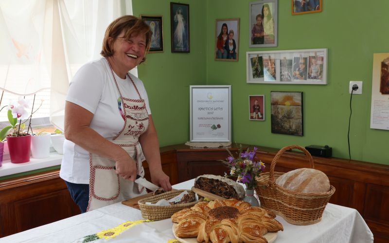karolina črešnar 1.jpg