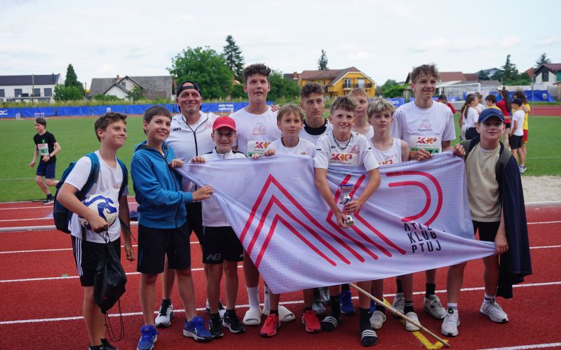 atletika_ekipno_pionirsko_AK_Ptuj_U-14_decki.JPG