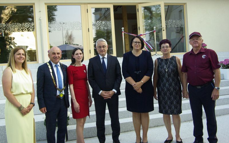 moletova-hisa, smarjeta, otvorite