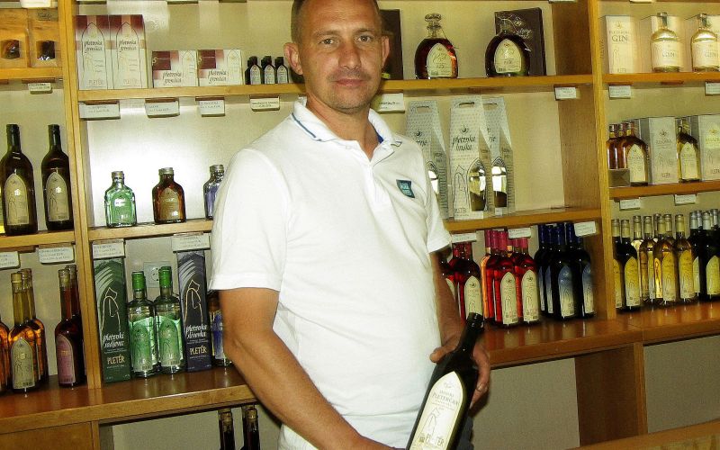 D24_KartuzijaNovEkonomMarkoTrgovina.jpg