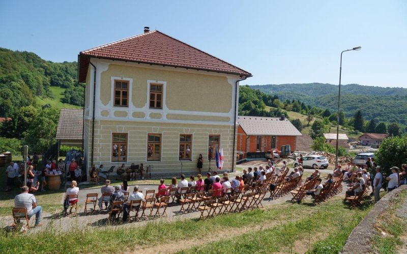 crneca-vas, zivljenje-nekoc