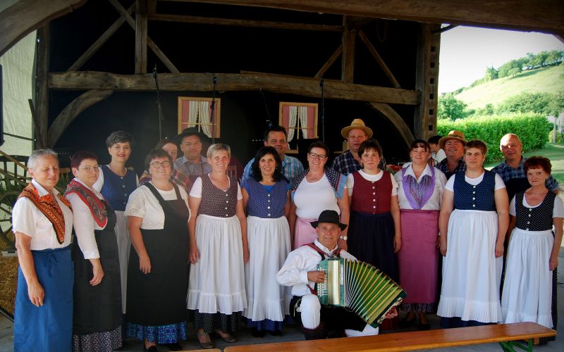 ljudska-pesem, zbor, zbure