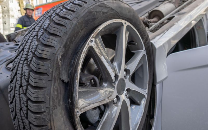 avto, nesreča, streha, obrnjen.jpg