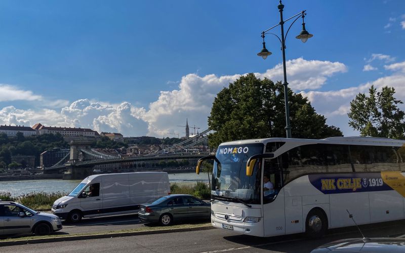 avtobus cesta avto