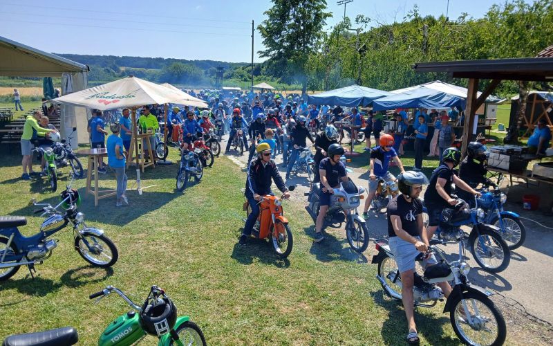 večeslavci, tomos-riders-goričko, mopedi, srečanje-2025
