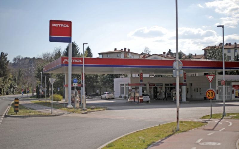 942406_benzinski_servis_001.jpg