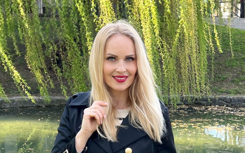 LILI KNAFELC