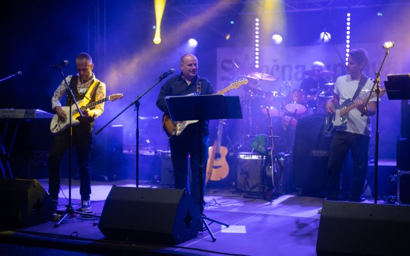koncert, cardboard, sončna-uprava