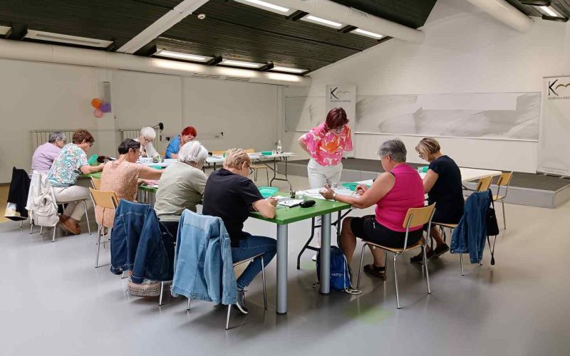 studijski-krozek-svet-ustvarjalnosti-art-terapija-in-sprostitev, knjiznica-brezice