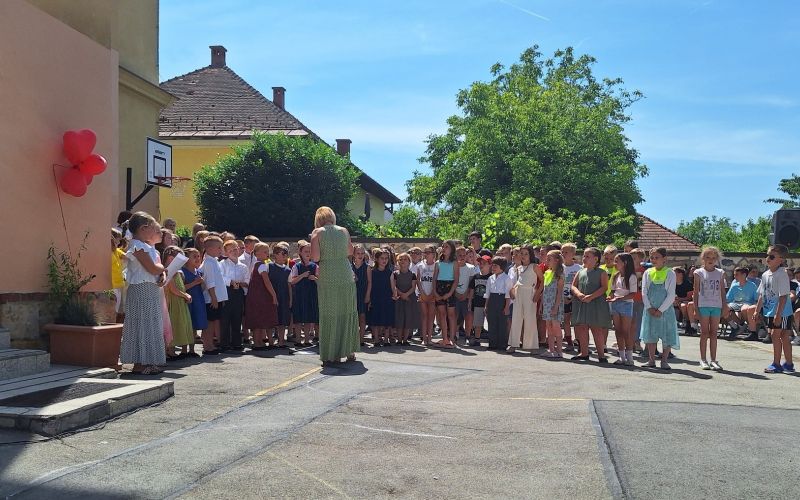 AK_Stara lenarška šola nastop.jpg