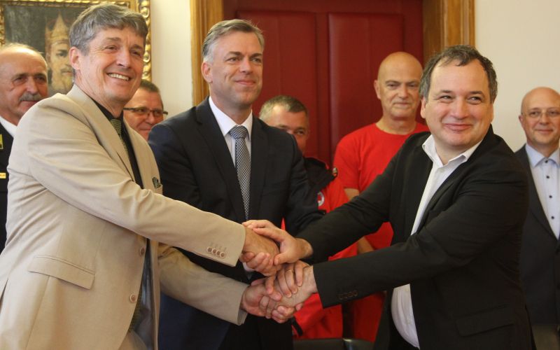 regionalno-sredisce-za-zascito, resevanje-in-pomoc-novo-mesto, podpis-pogodbe