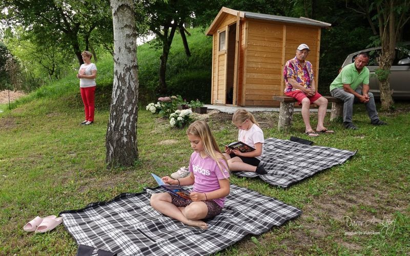 knjizznica_v_naravi.jpg