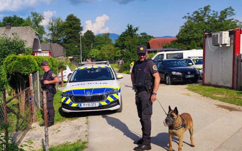 policisti-v-romskih-naseljih