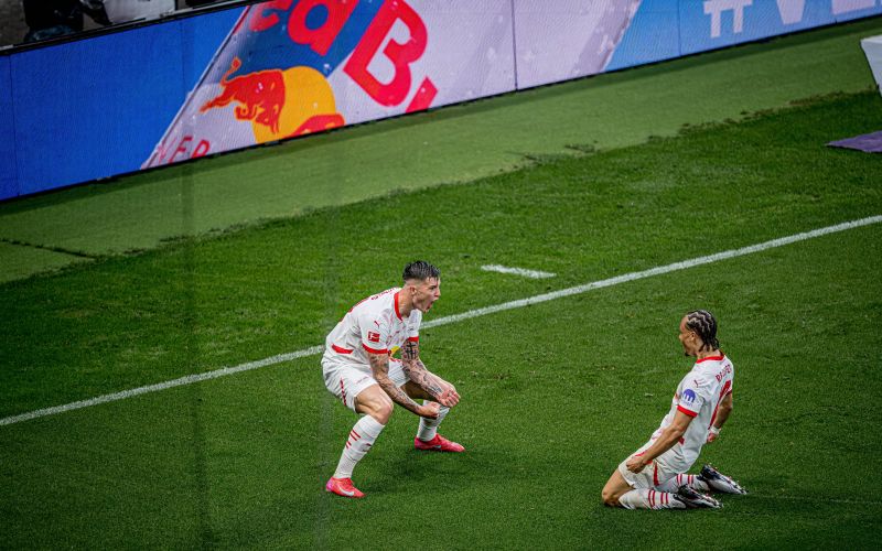 benjamin šeško xavi simons.jpg