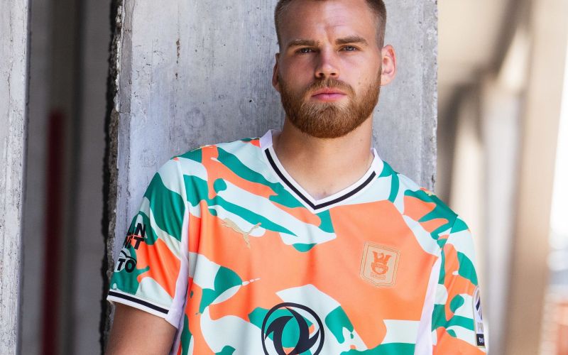 olimpija tretji dres.jpeg