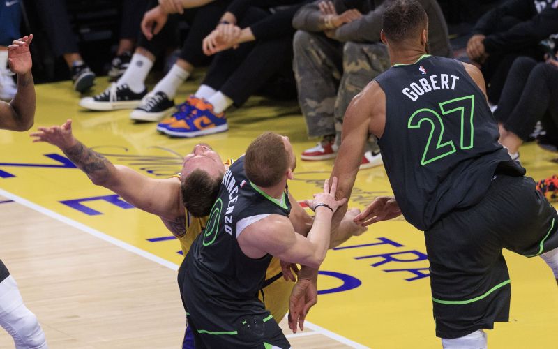 luka dončić donte divincenzo.jpg