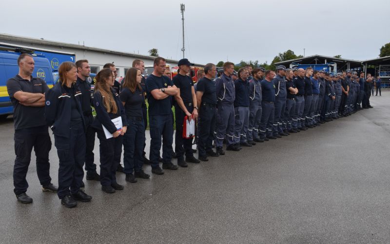 Pripadniki začasnega sestava Civilne zaščite.jpg