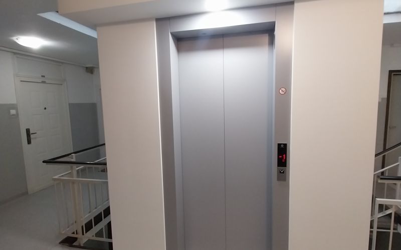 Dvigalo v Iršičevi ulici.