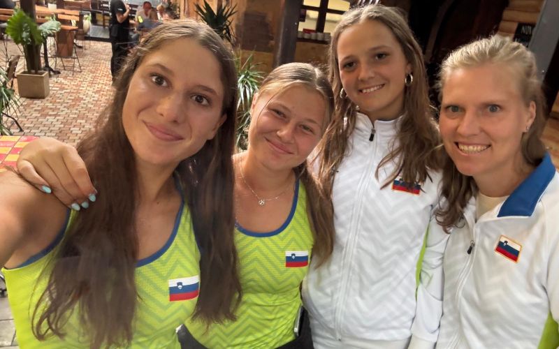 dekleta U18.jpg