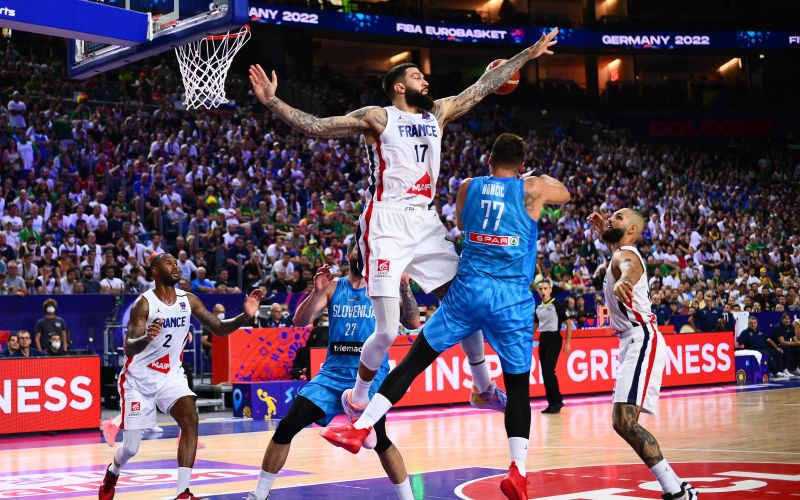 Vincent Poirier, Luka Dončić (Francija - Slovenija)