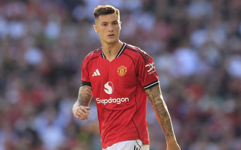 benjamin sesko manchester united pm.jpg