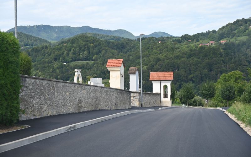 Boštanj_pokopališče.JPG