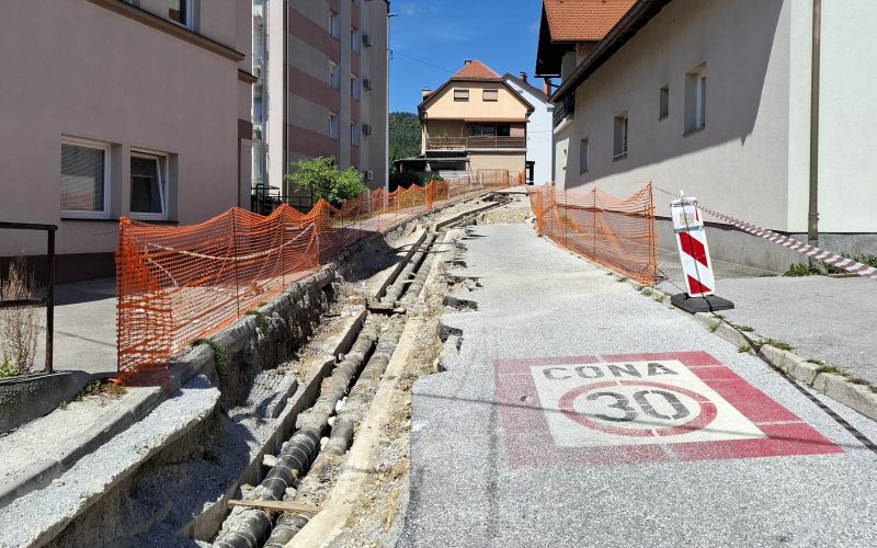 Novi dom , obnova vročevoda.jpg