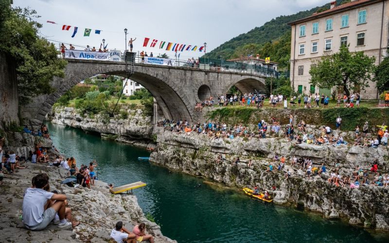 Skoki_z_mosta_2_TD_Kanal_ob_Soci.jpg