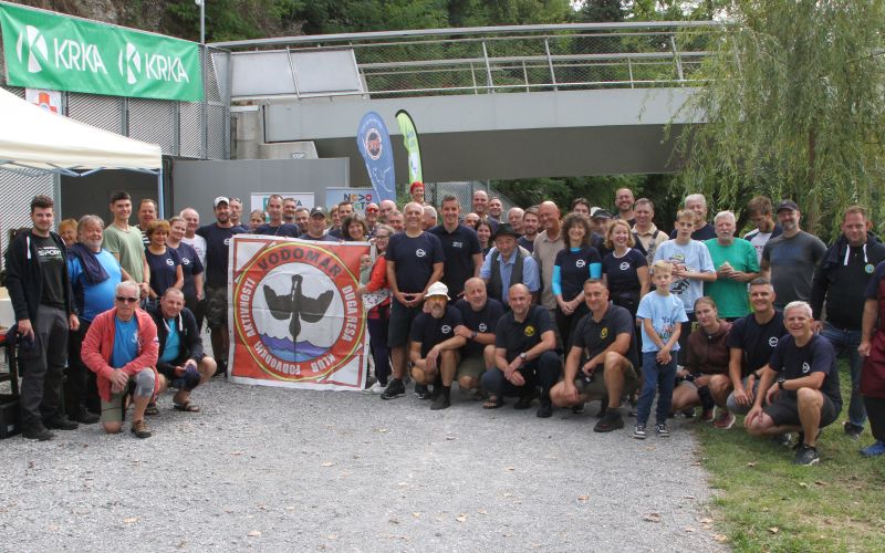 kpa-novo-mesto, ekoloska-akcija-potapljacev, reka-krka