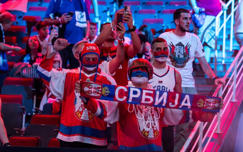 srbija navijaci.jpg