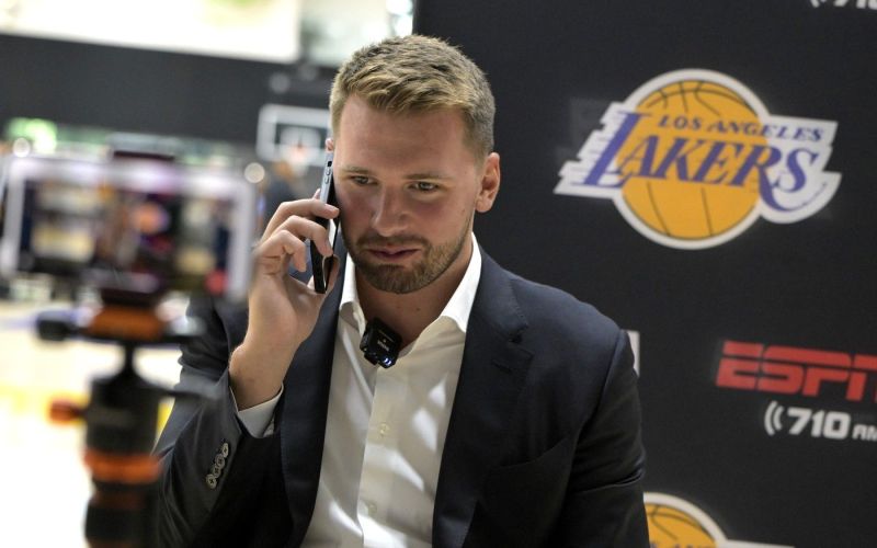 doncic telefon.jpg