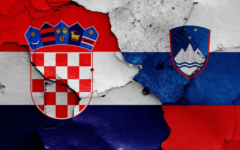 hrvaska slovenija zastavi.jpg