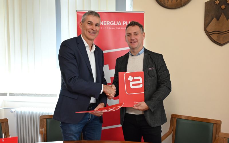 župan Občine Ormož Danijel Vrbnjak in direktor družbe Energija plus Alan Perc.JPG