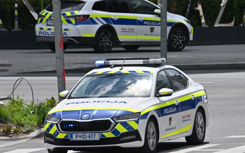 policija avto.JPG