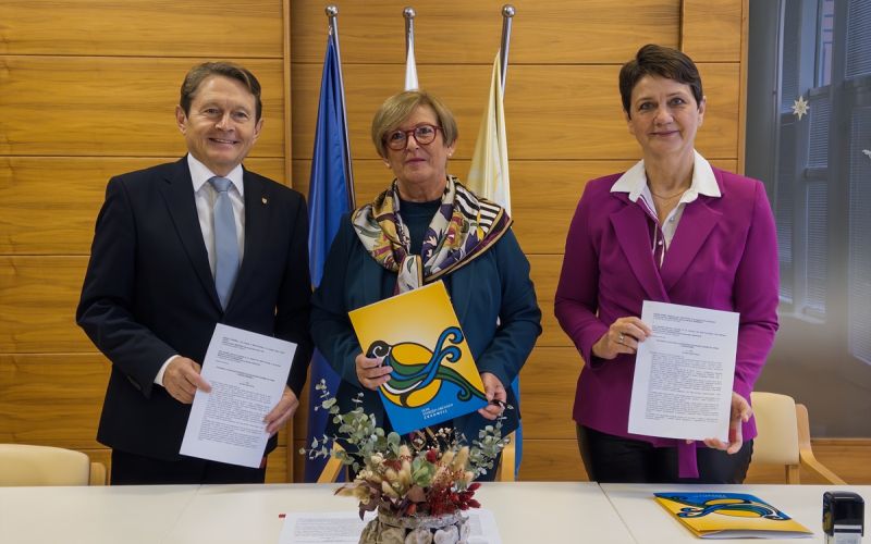 l_7959302025-10-17 - Podpis pogodbe_Zakon o dolgotrajni oskrbi 20.jpg