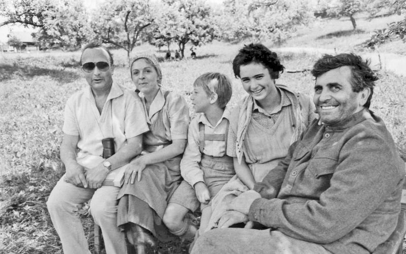 kulak Utrinek Polde, Urška, Matjaž, Milena in režiser foto Dragiša Modrinjak, Večer.jpg
