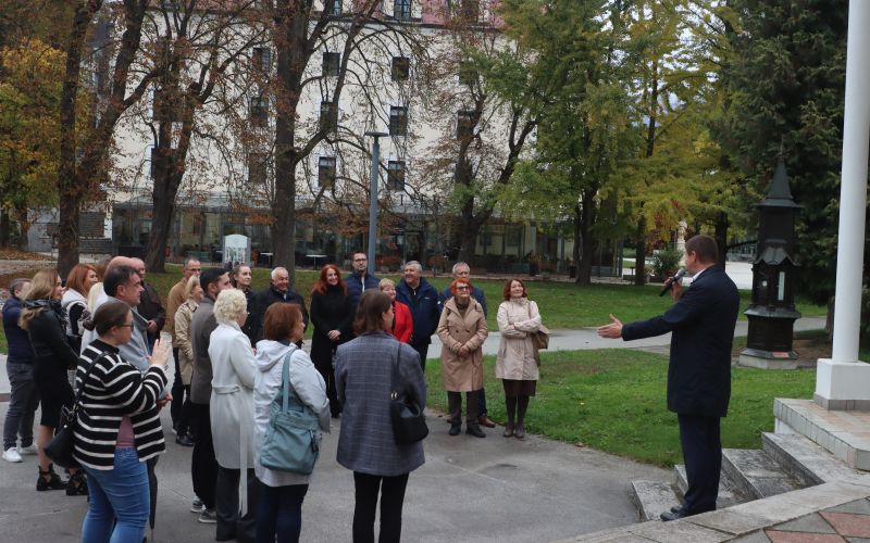 Vremenska hišica.JPG