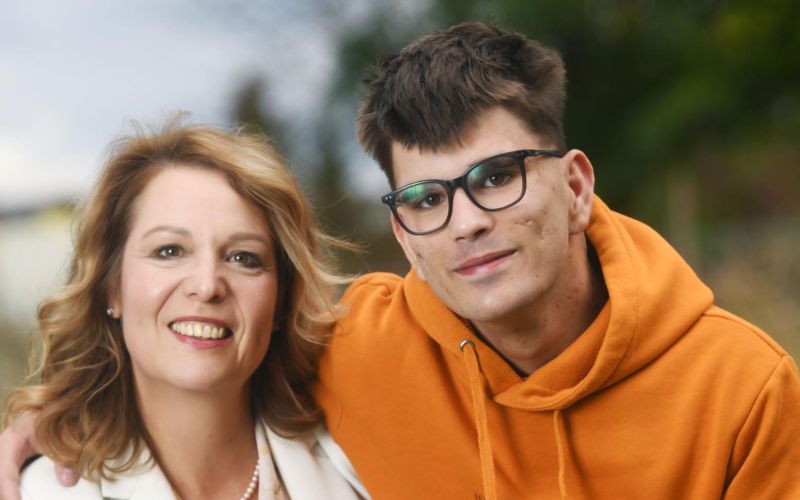 mama-urska-in-sin-lars-kajfez