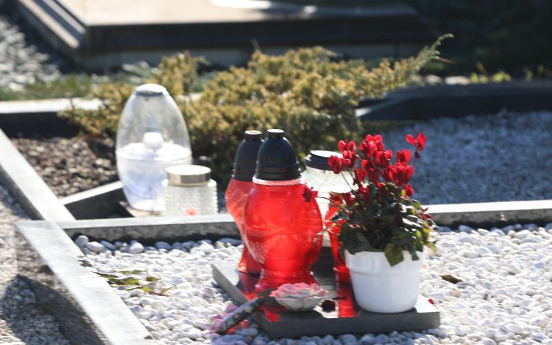 pogreb, grob, sveče