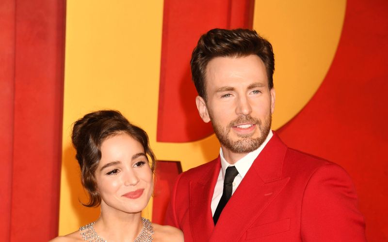 Alba Baptista, Chris Evans.jpg